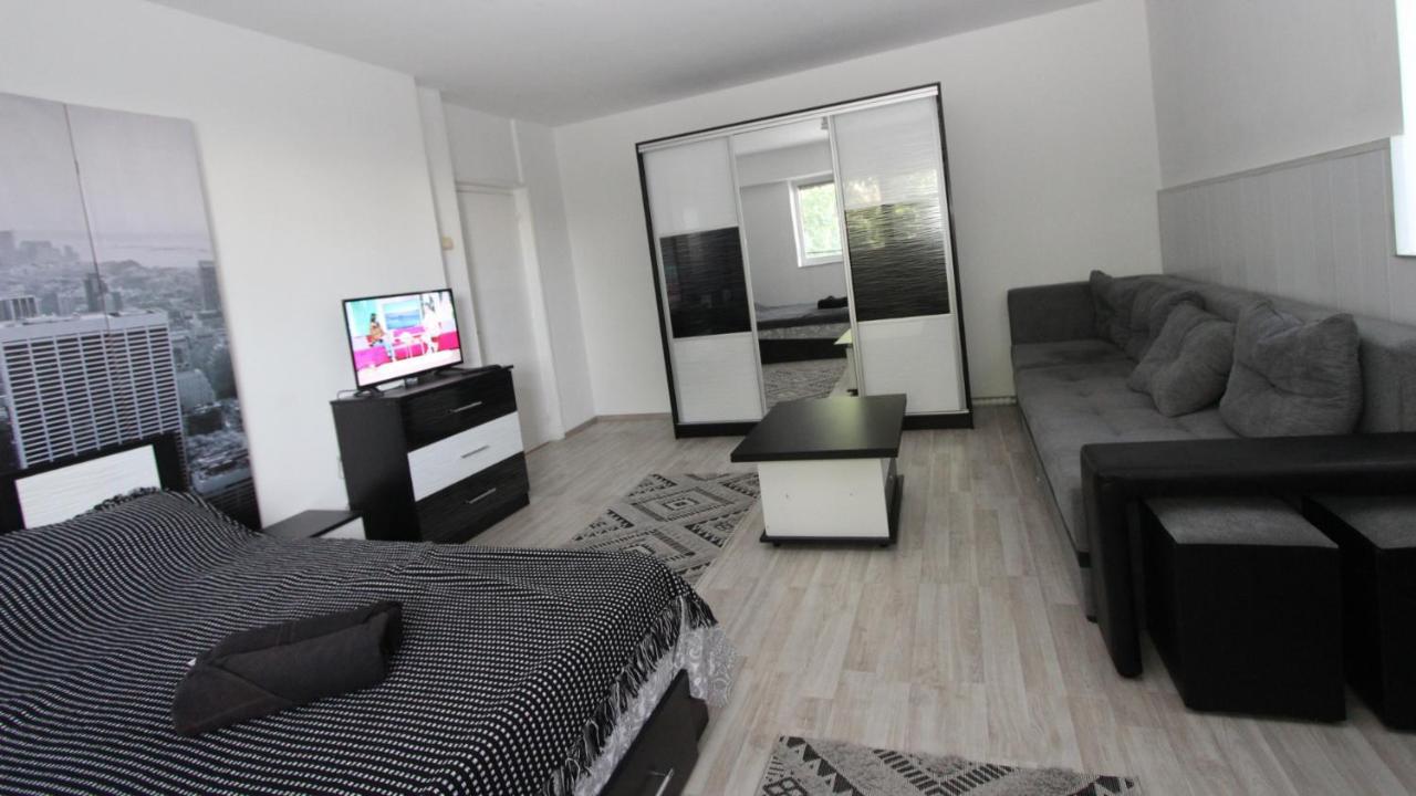 Holidays Host Splaiul Unirii บูคาเรสต์ ภายนอก รูปภาพ